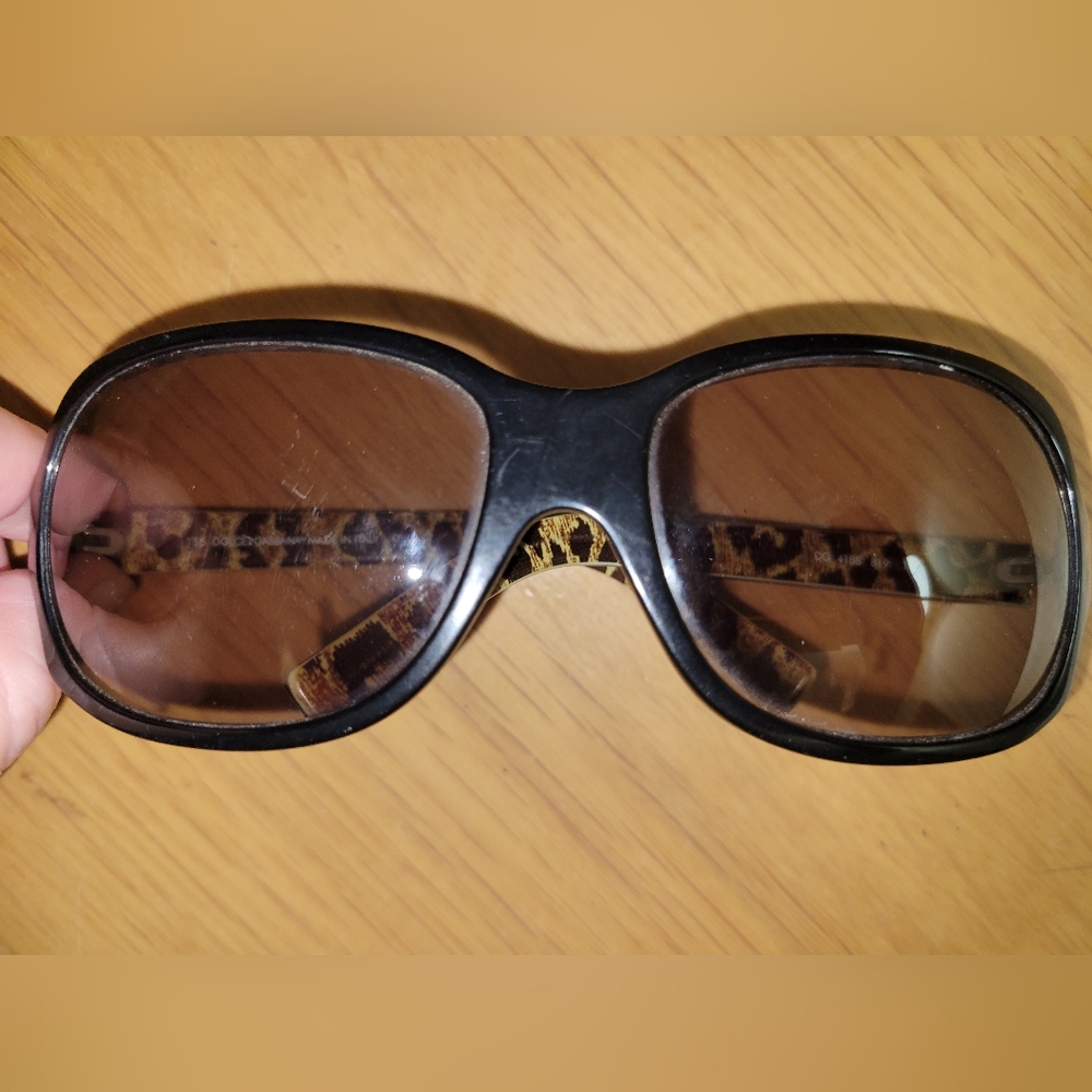 D&G Sunglasses in black w leopard inside - Picture 7 of 7